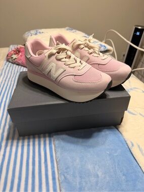 Womens New balance 574 platform NWT size 11